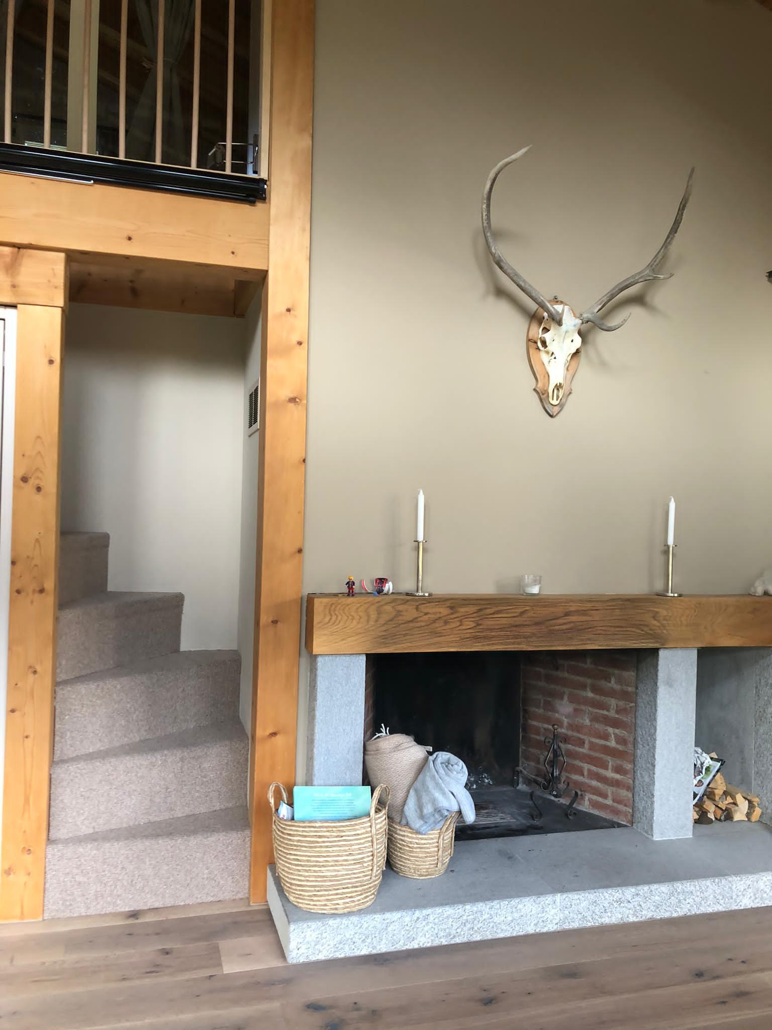 Cheminée mit Treppe zur Galerie Cheminée mit Treppe zur Galerie