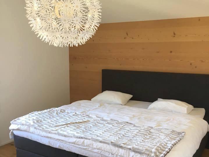 Schlafzimmer mit Doppelbett Schlafzimmer mit Doppelbett