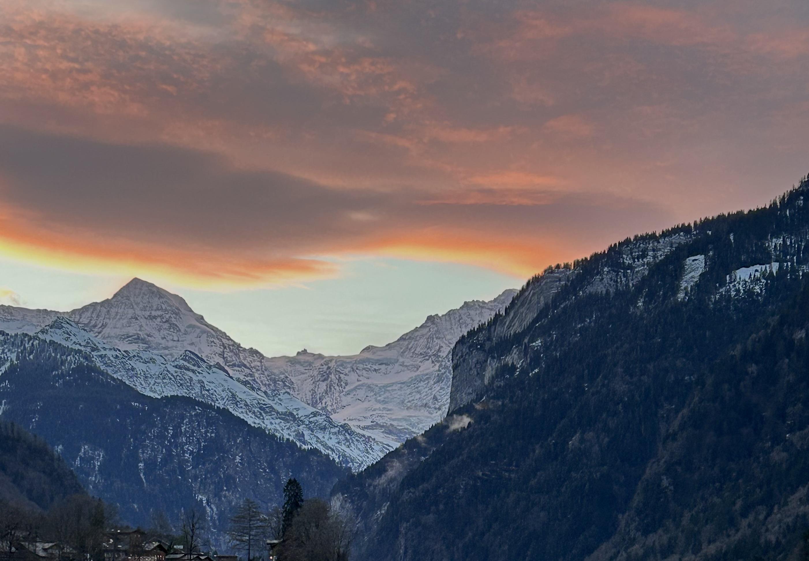 Sonnenuntergang ( Blick aus dem Zimmerfenster) Sonnenuntergang ( Blick aus dem Zimmerfenster)