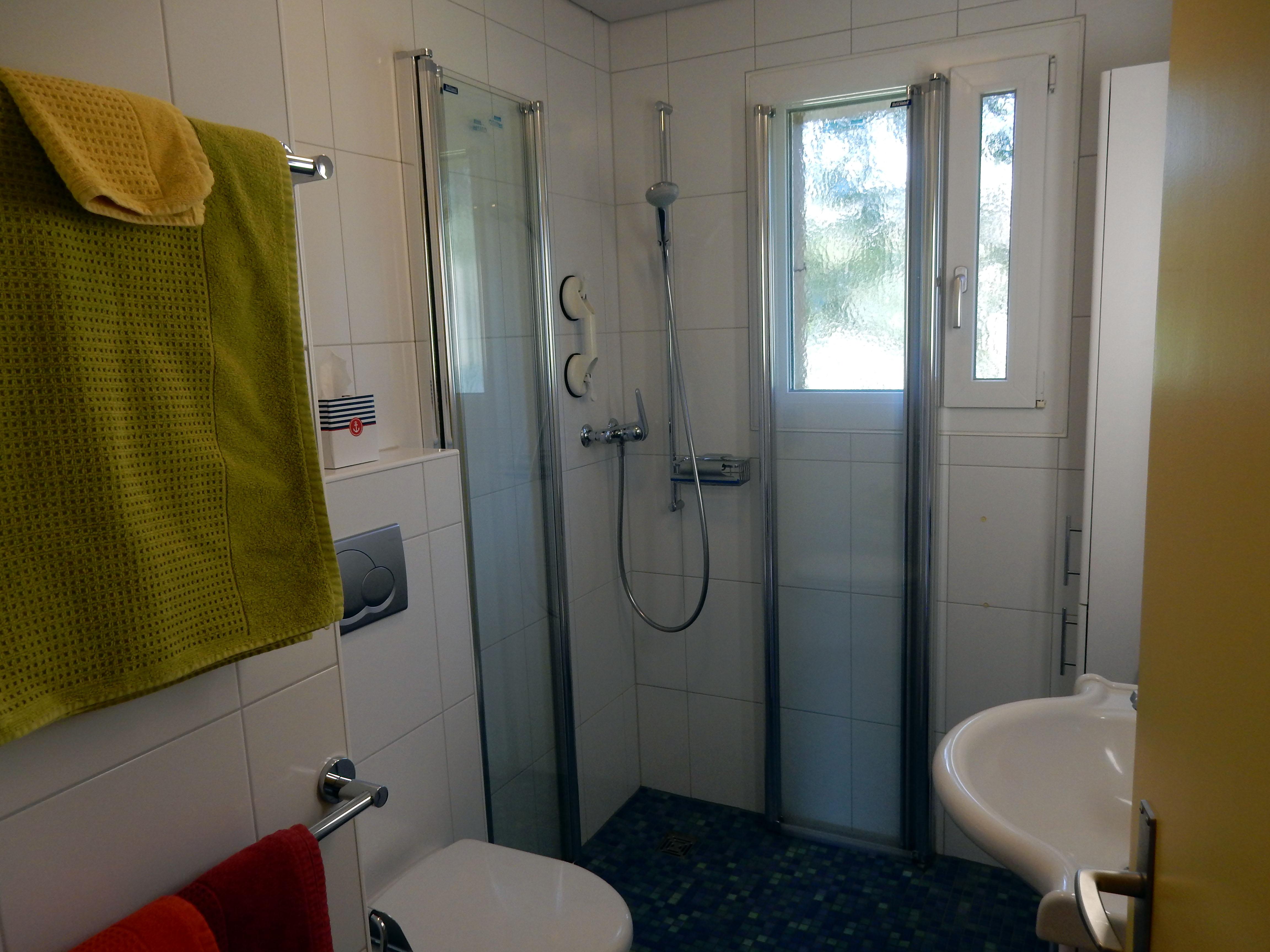 Badezimmer mit Dusche Badezimmer mit Dusche