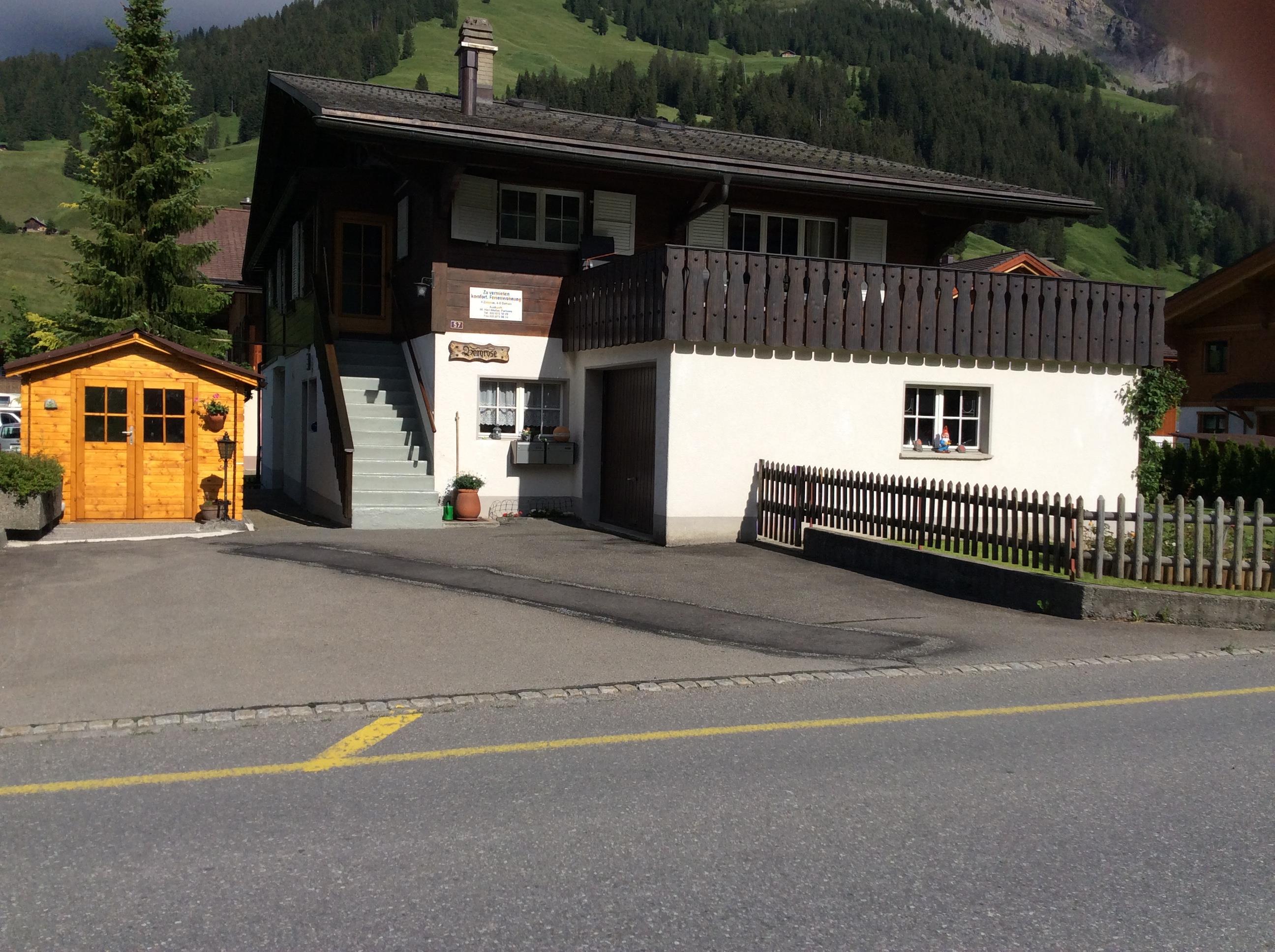 Parkplatz / Ski-Schlitten-Velohüttli Parkplatz / Ski-Schlitten-Velohüttli