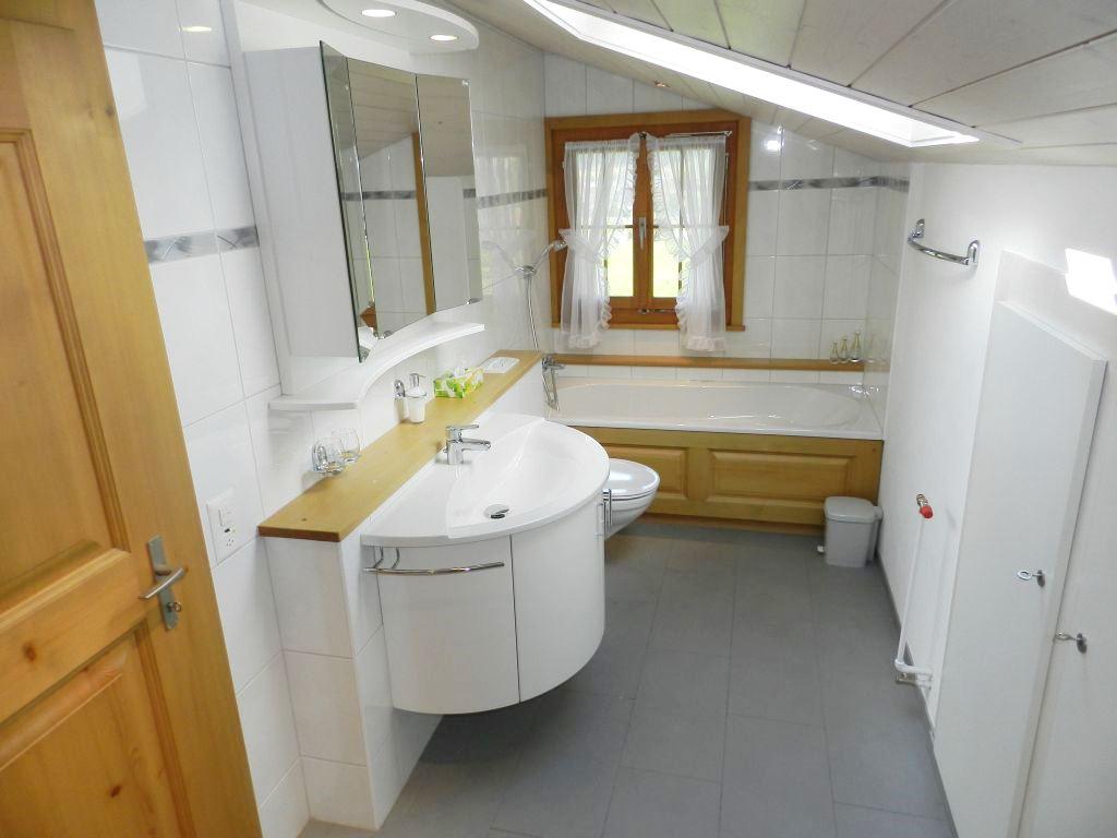 Badezimmer (1) Badezimmer (1)