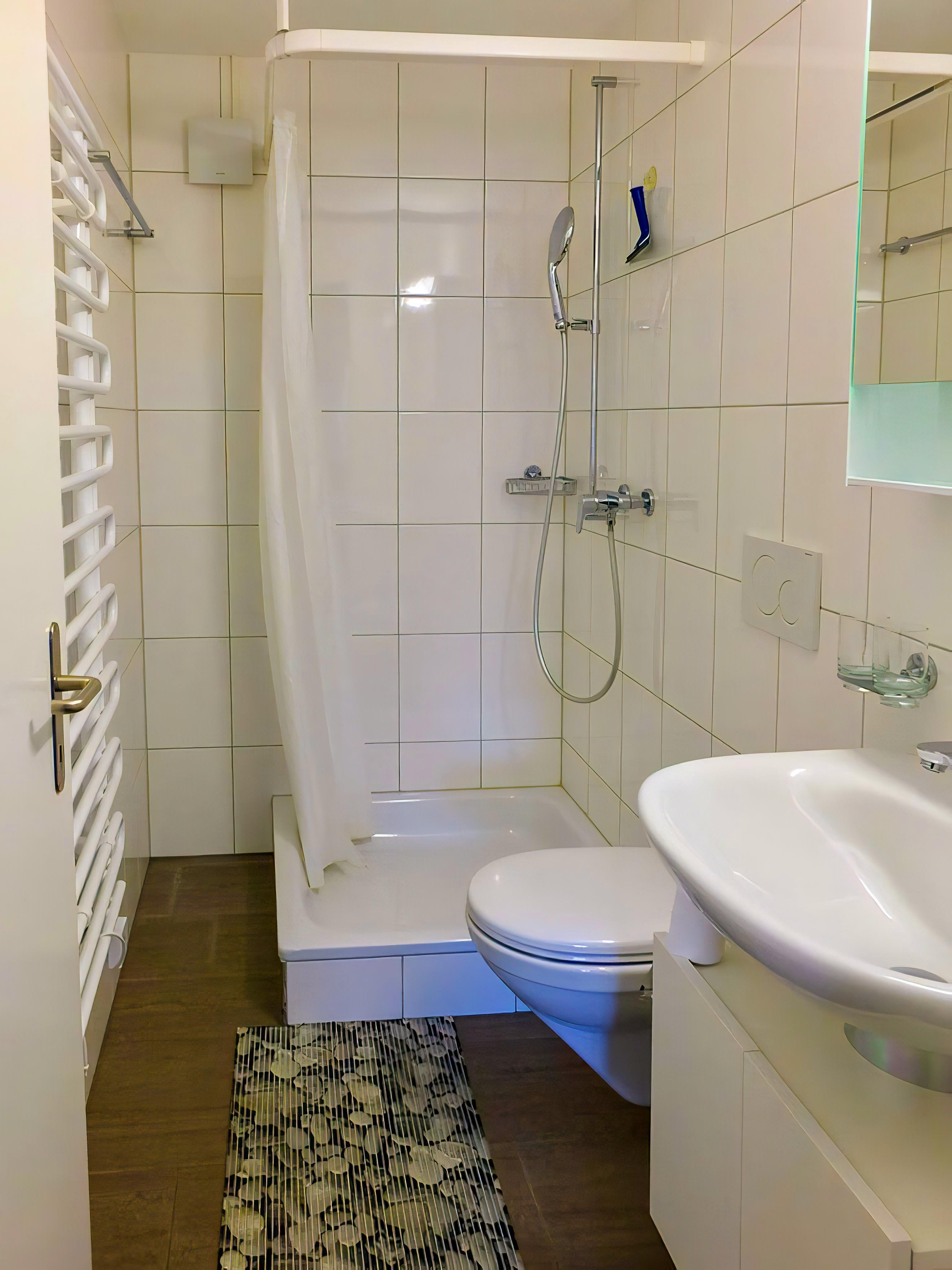 Die Dusche im EG Die Dusche im EG