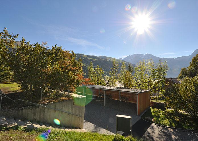 Gedeckter Parkplatz Sommer Gedeckter Parkplatz Sommer