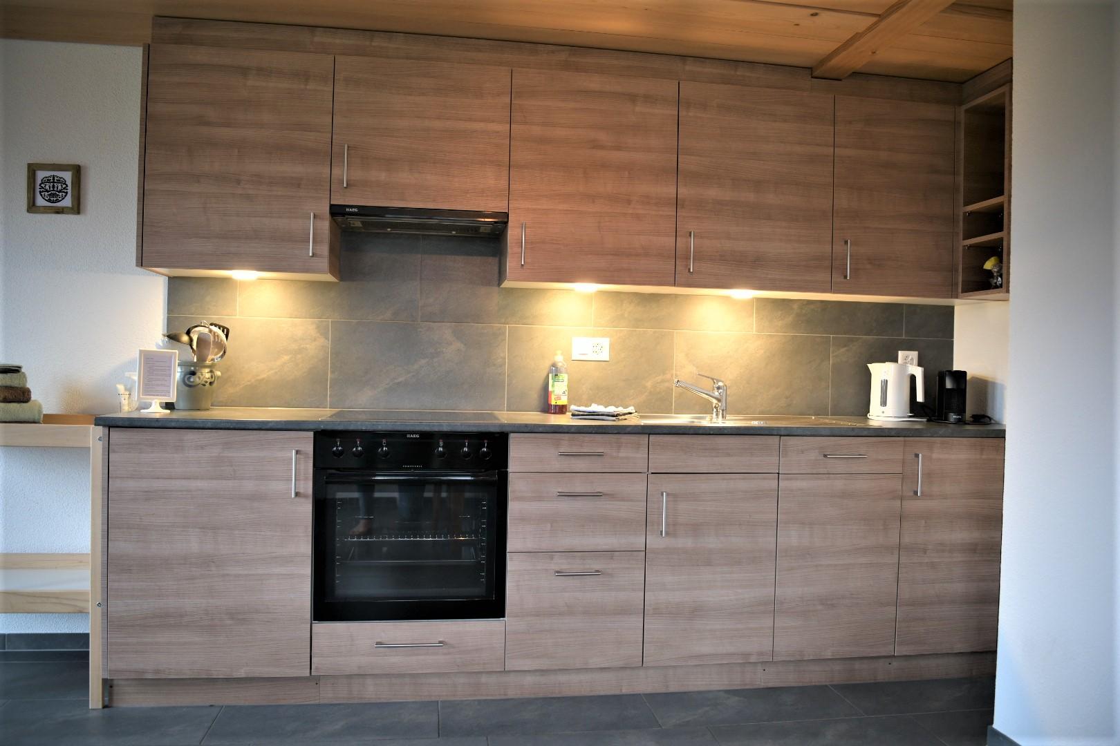 Küche mit Spülmaschine & Nespresso Küche mit Spülmaschine & Nespresso