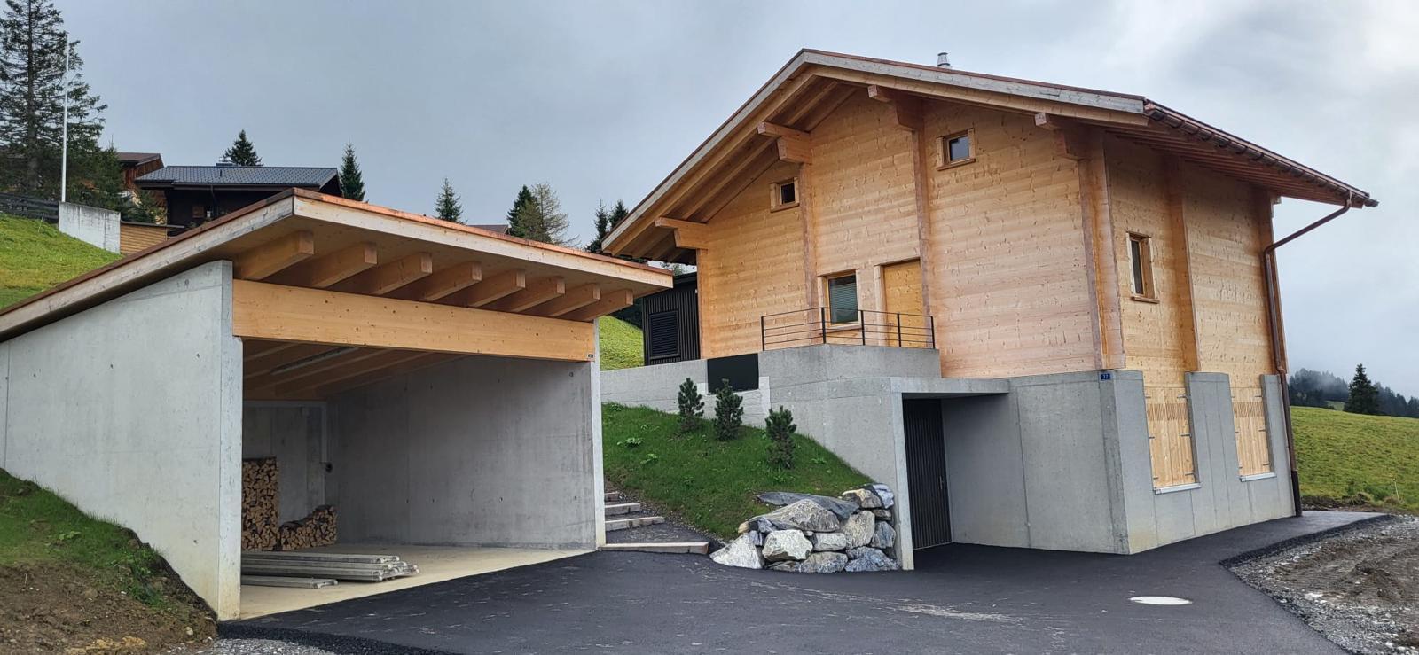 Rückansicht Haus mit Unterstand Rückansicht Haus mit Unterstand