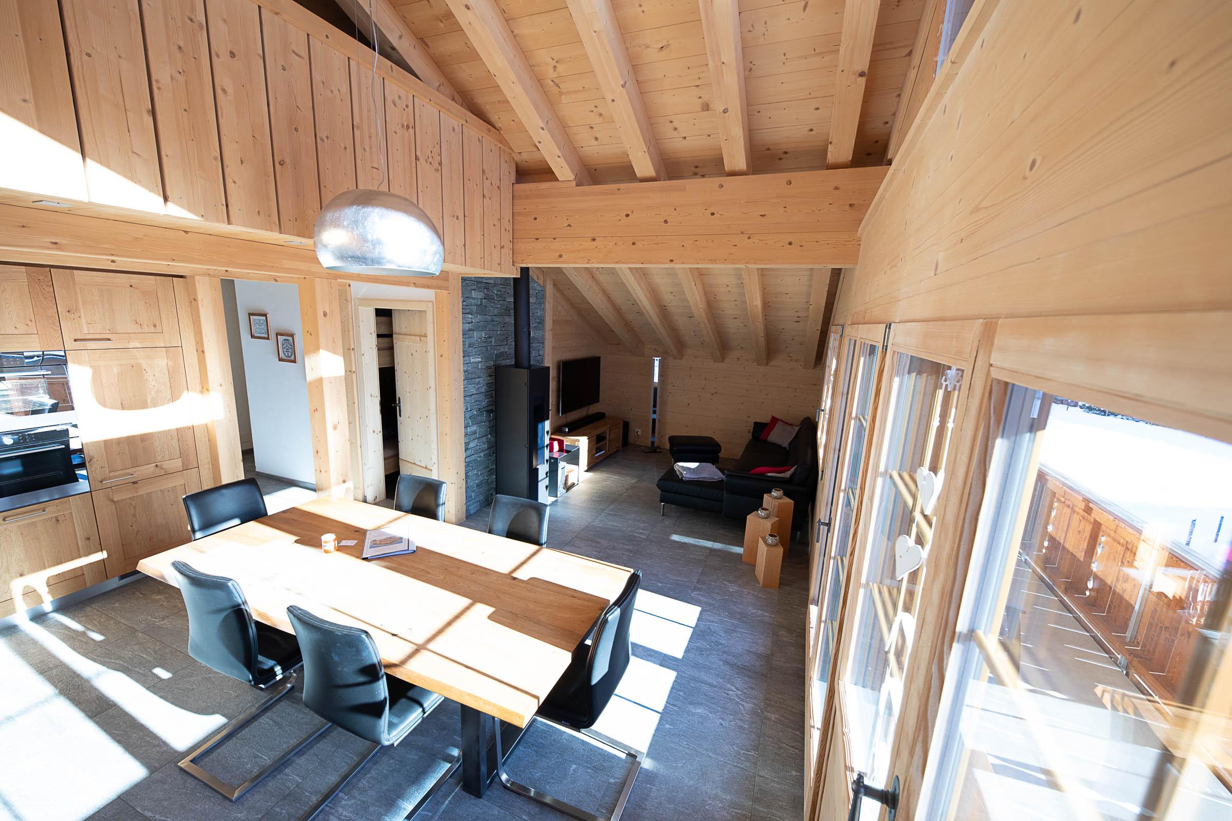 Der Essplatz mit Blick zum Wohnbereich Der Essplatz mit Blick zum Wohnbereich