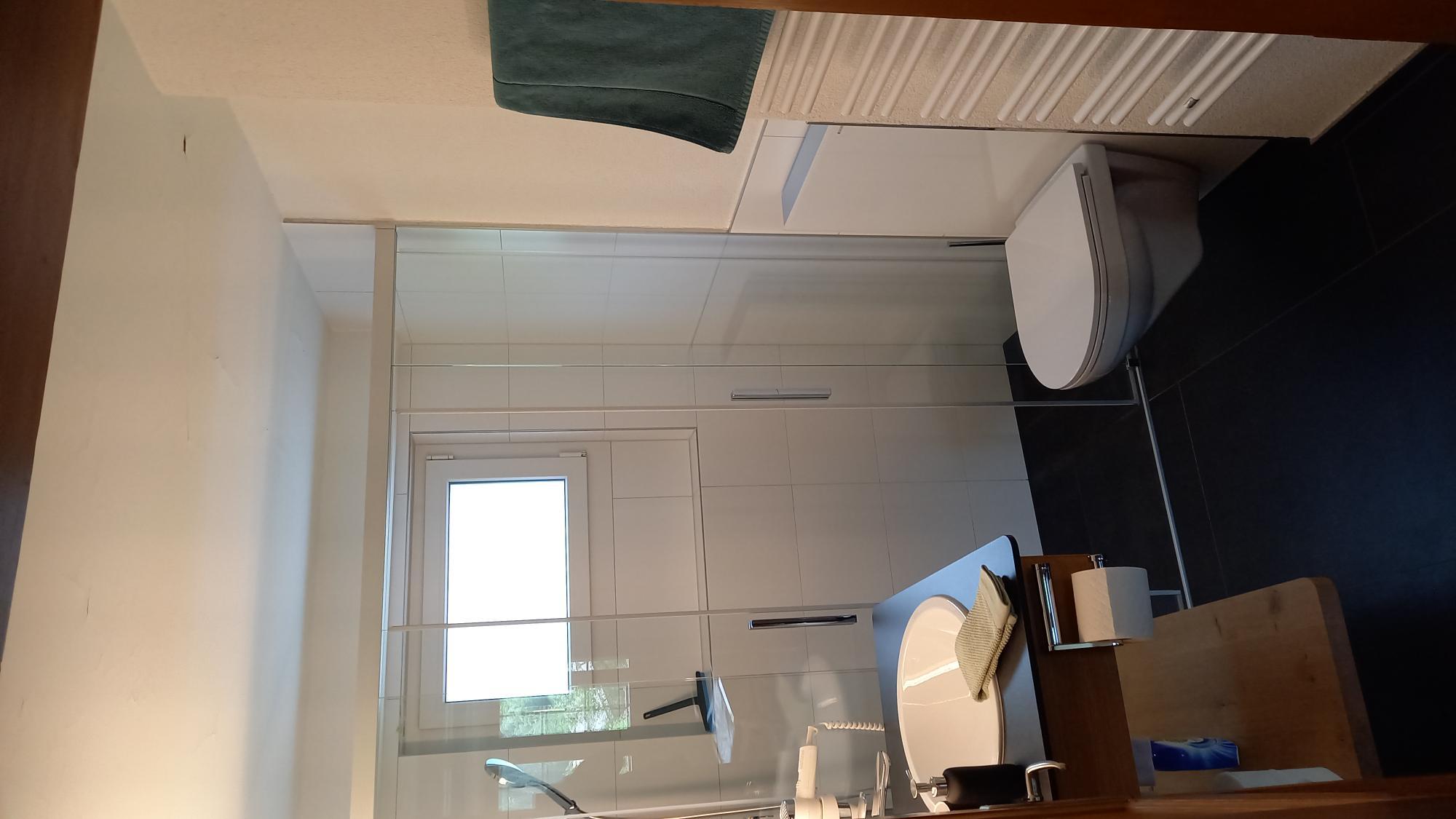 1000008215 (002) 1000008215 (002)