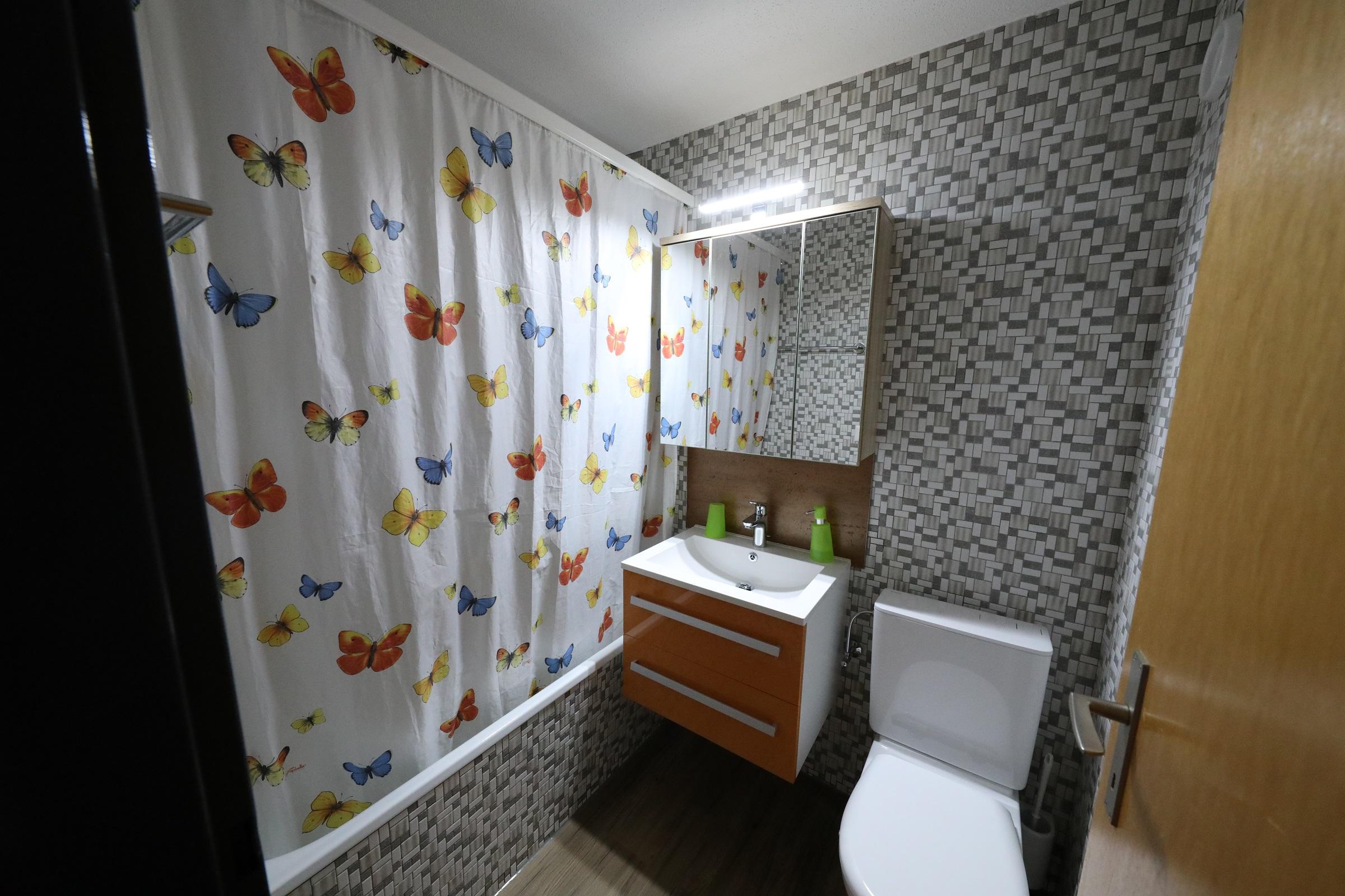 Der Nassraum mit Badewanne Der Nassraum mit Badewanne