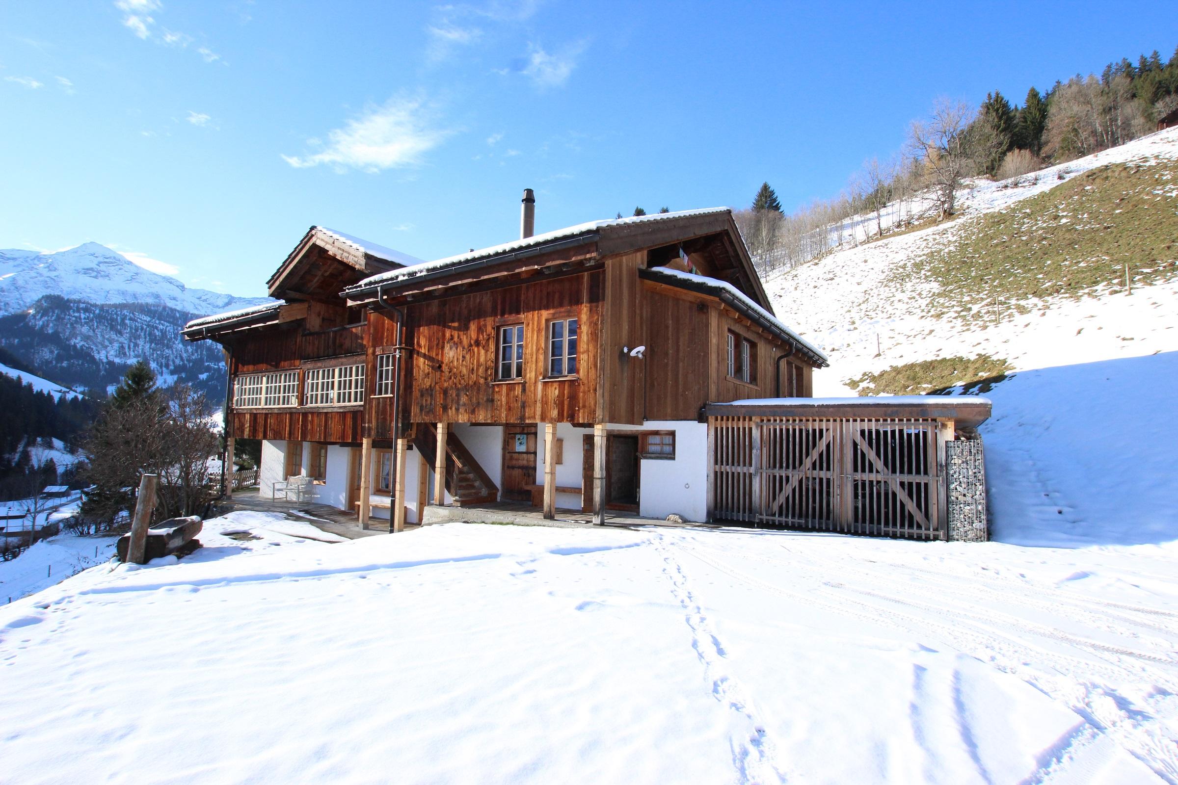 Das Chalet mit dem Eingang zur Ferienwohnung Das Chalet mit dem Eingang zur Ferienwohnung