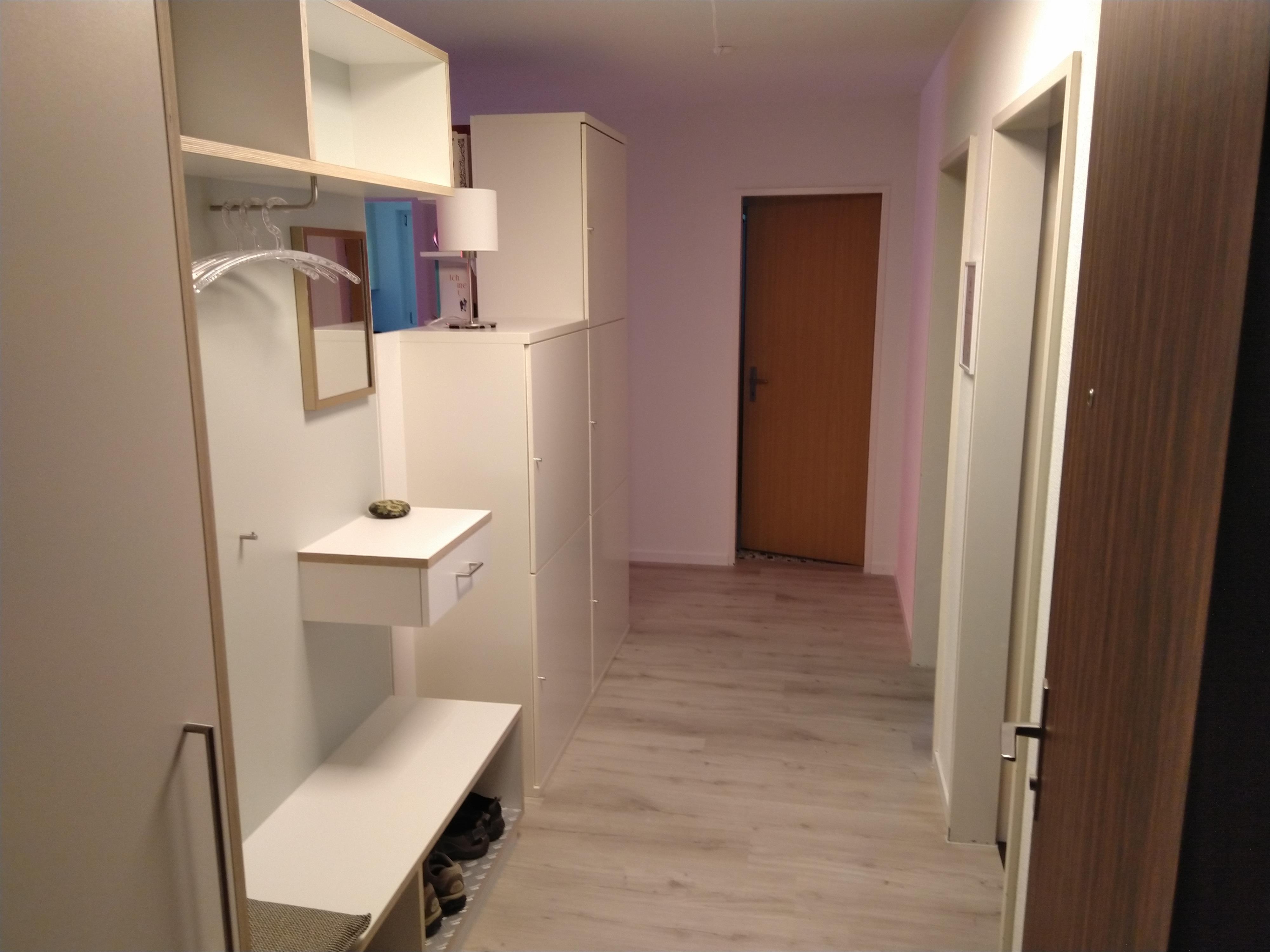 Eingang mit Garderobe Eingang mit Garderobe