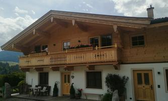 A beautiful wooden house with a large balcony. The surroundings are picturesque and invite relaxation.