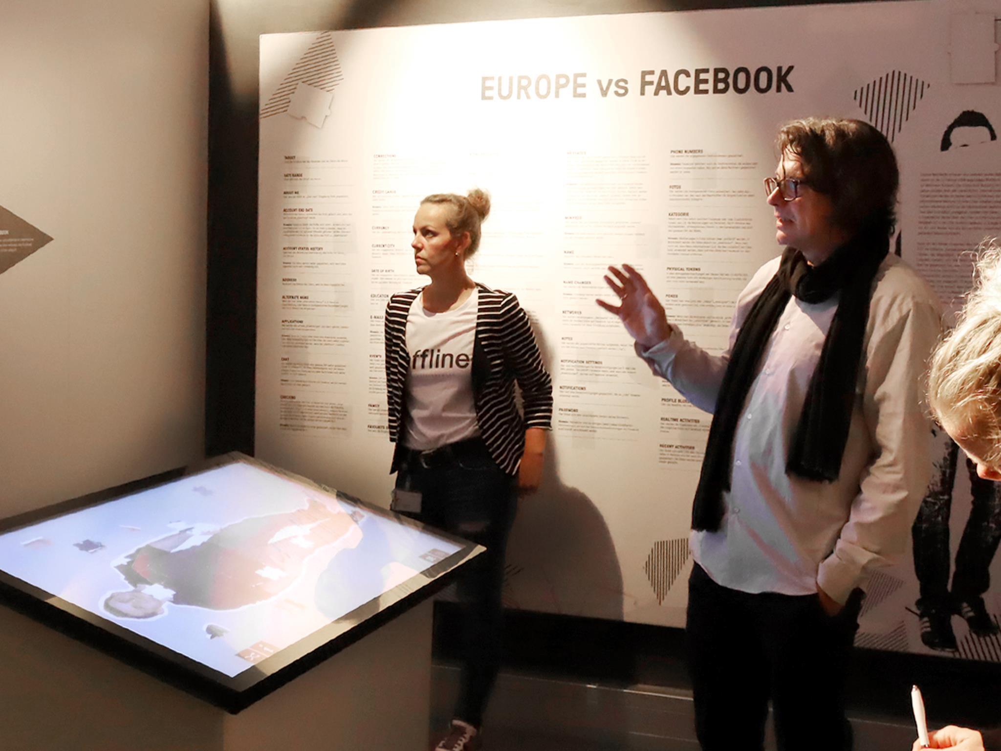 Führung im Dialog durch die Sonderausstellung Out of Control