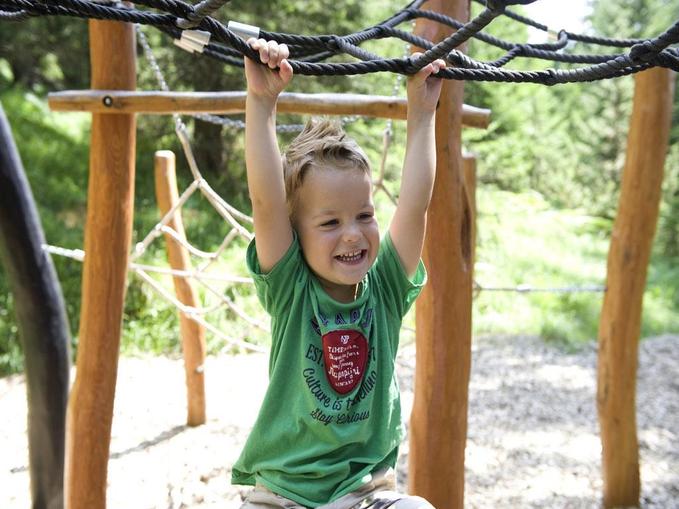 Kinderspielplatz beim Sportplatz
