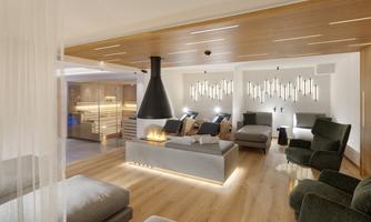 A modern and elegant living room with wood paneling and comfortable lounge furniture. The atmosphere is calm and inviting, perfect for relaxing.