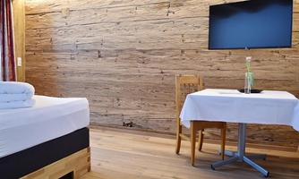 Doppelzimmer im Landhaus mit Golfblick