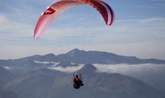 7231_BB_Kaiserwinkl-Gleitschirm-Flug-vor-Geigelste