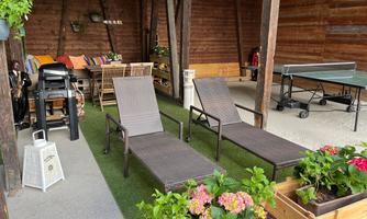 Tischtennis, Lounge und Sonnenliegen