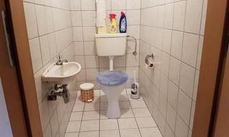 Separates WC - über den Gang