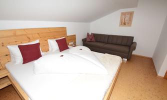 Schlafzimmer mit Balkon