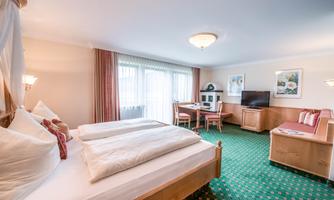 Junorsuite Bergfried_Hotel Riedl (C) VANMEY Photog