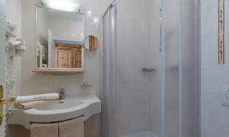 Hotel_Walchseer_Hof_Dorfplatz_2_Walchsee_01_2022_Z