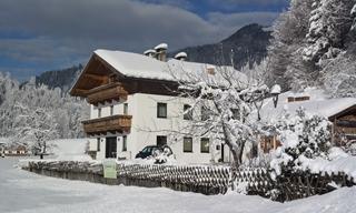 Hausansicht Winter - Ferienwohnung Waldesruh