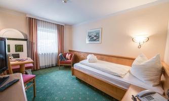 Einzelzimmer der Kat. C_Hotel Riedl (c) VANMEY Pho
