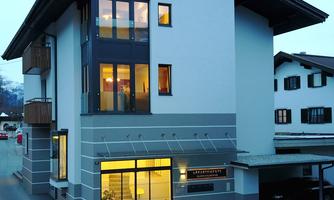 Eingang Haus 1 - Nacht