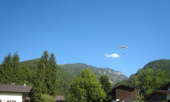 Blick zum Unterberg mit Paragleiter