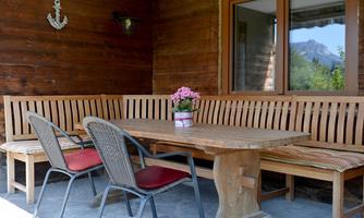 Terrasse am Haus Straif