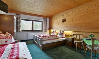 Huettwirt-Koessen-Zimmer-8