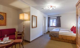 Hotel_Walchseer_Hof_Dorfplatz_2_Walchsee_01_2022_Z