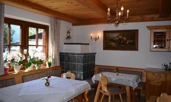 Haus+Steinlechner+Frühstücksraum[1]