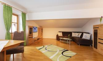 Ferienwohnung Walchsee Wohnzimmer Panorama Couch