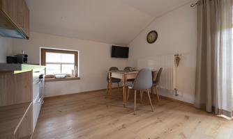 Küchenzeile mit Essbereich