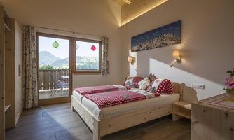 Ferienhaus am Wasserrad - Schlafzimmer aus Zirbe