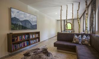 Billardraum mit Leseecke