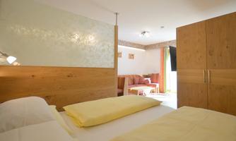 Greiderer Fewo Typ 1 Wohn/Schlafraum