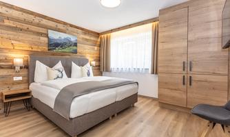 Hausberg Schlafzimmer 1