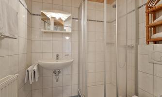 FeWo 1 "Kaiserwinkl" - Badezimmer