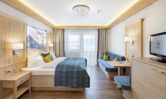 DZ Kat. A2 Unterberg_Hotel Riedl in Kössen Tirol_(