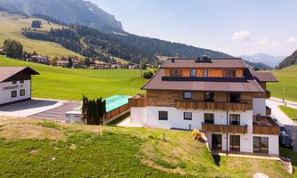 Living 9 - Außenansicht Sommer