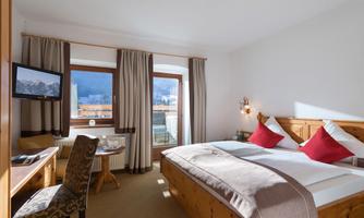 Hotel_Walchseer_Hof_Dorfplatz_2_Walchsee_01_2022_Z