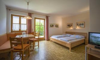 FeWo Haus Kurz - Wohn-Schlafzimmer