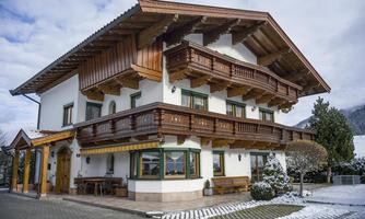 Haus Winter außen 1