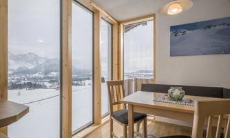 Chalet_Strobl_Amberg_28_Walchsee_Essbereich_Ausbli