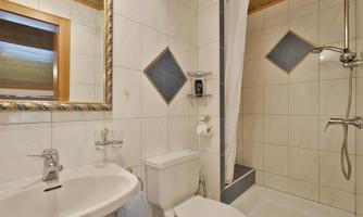 ein Badezimmer im Salitererhof