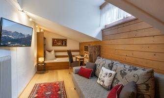 Gaestehaus_Landegger_Feldweg_7_Koessen_04_2023_App