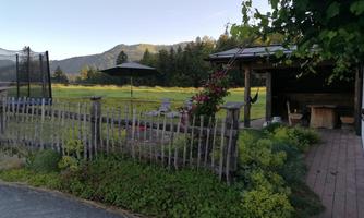 Grill und Spielplatz